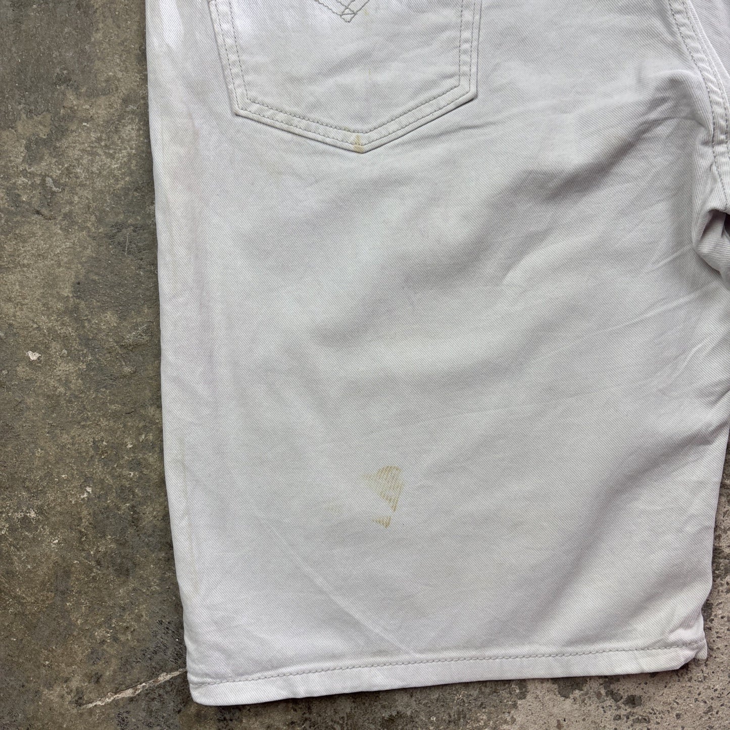 White Levi’s 569 Denim Jean Shorts | W40"