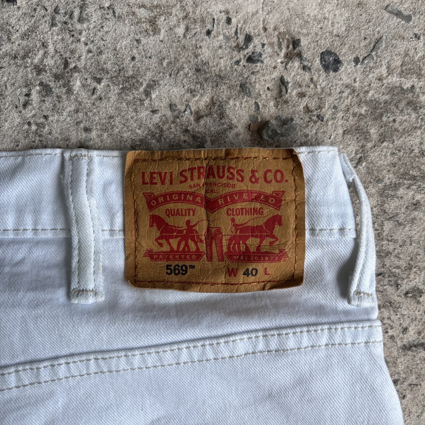 White Levis 569 Denim Jean Shorts | W40"