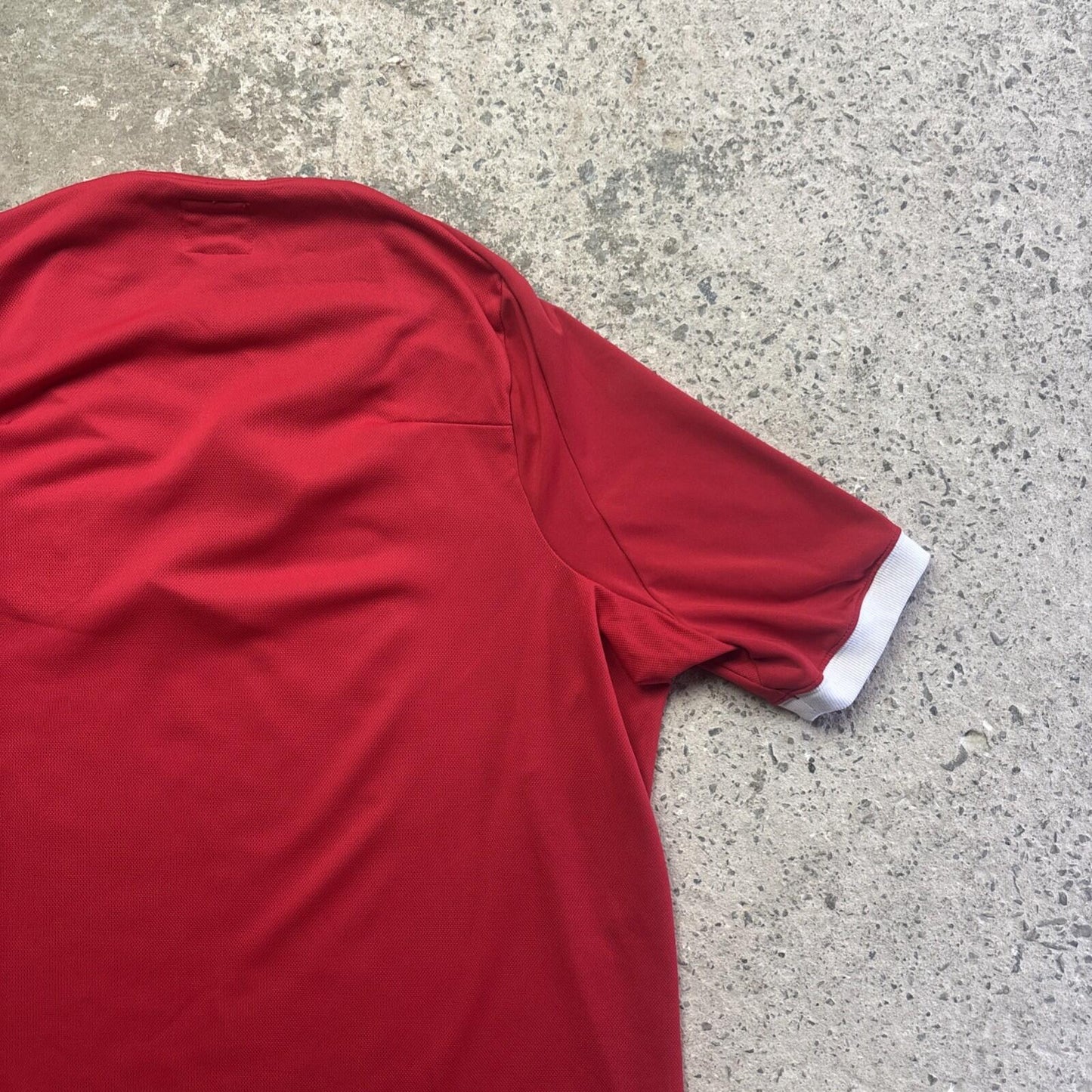 Red 2010/11 Umbro England Away Football Shirt Size: 14 (women’s)