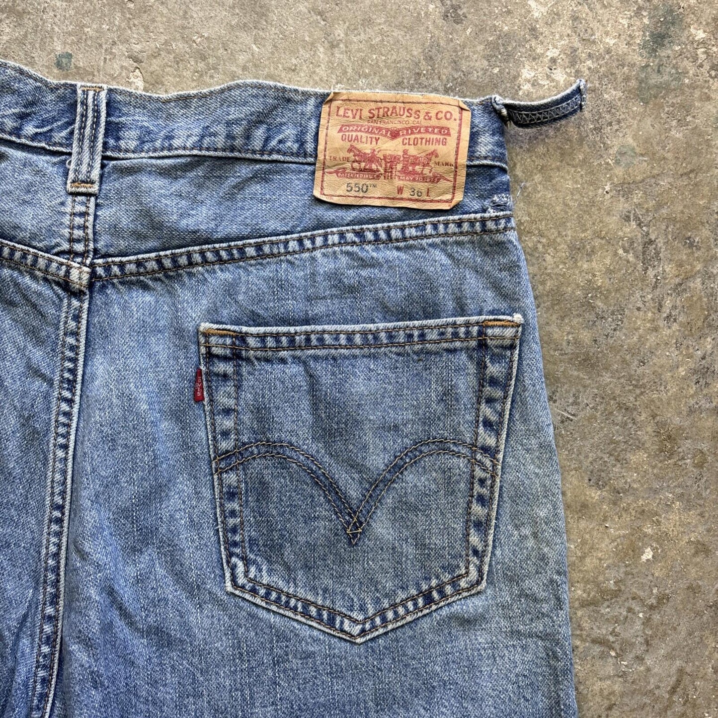 Blue Denim Levi’s 550 Men’s Shorts Jorts | W36