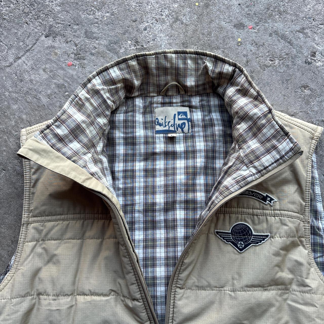 00s Cream Quiksilver puffer gilet