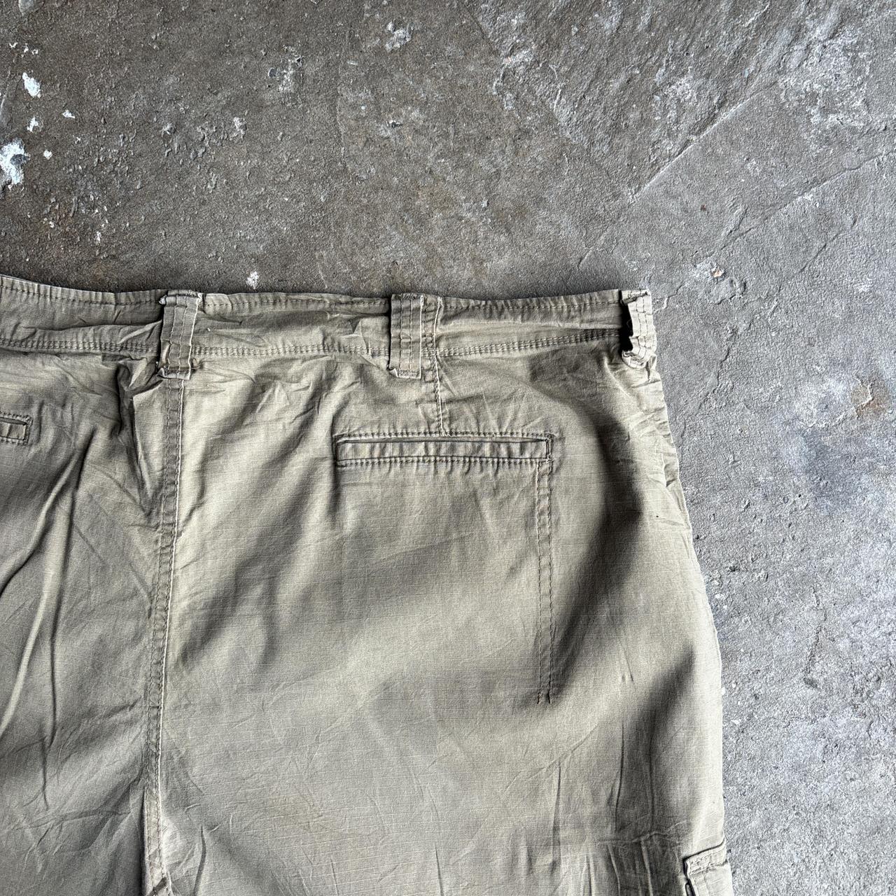 Wrangler Tan Cargo Shorts w/ Relaxed Fit