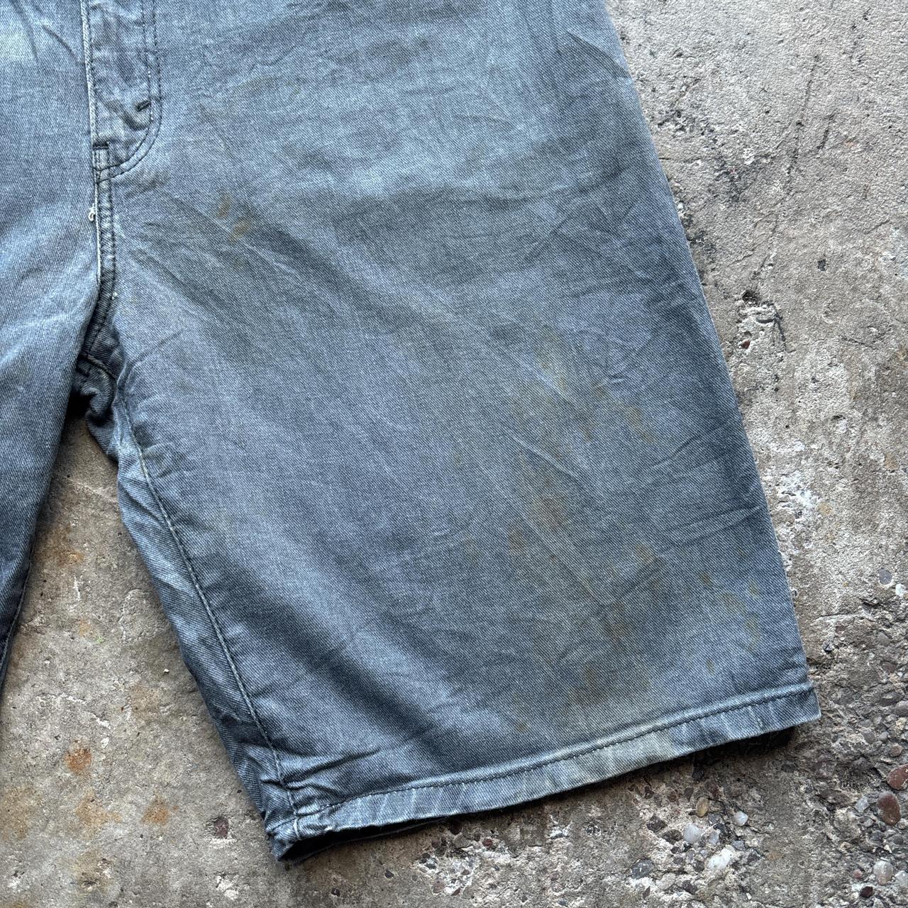 Grey Levi’s 569 shorts