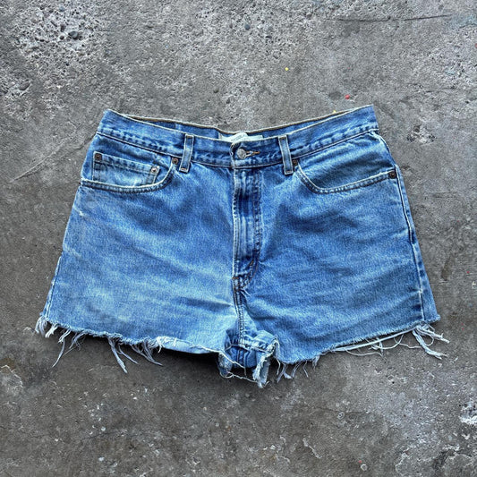Blue denim Levi’s 505 cut shorts