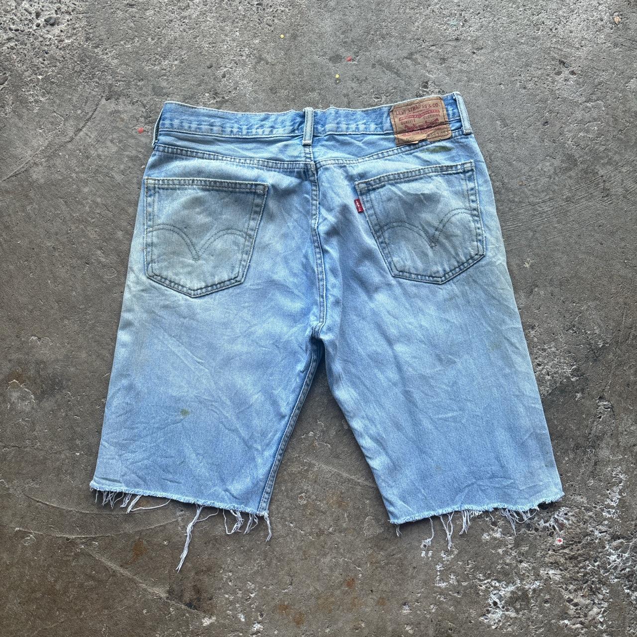 Distressed blue Levi’s cut off shorts
