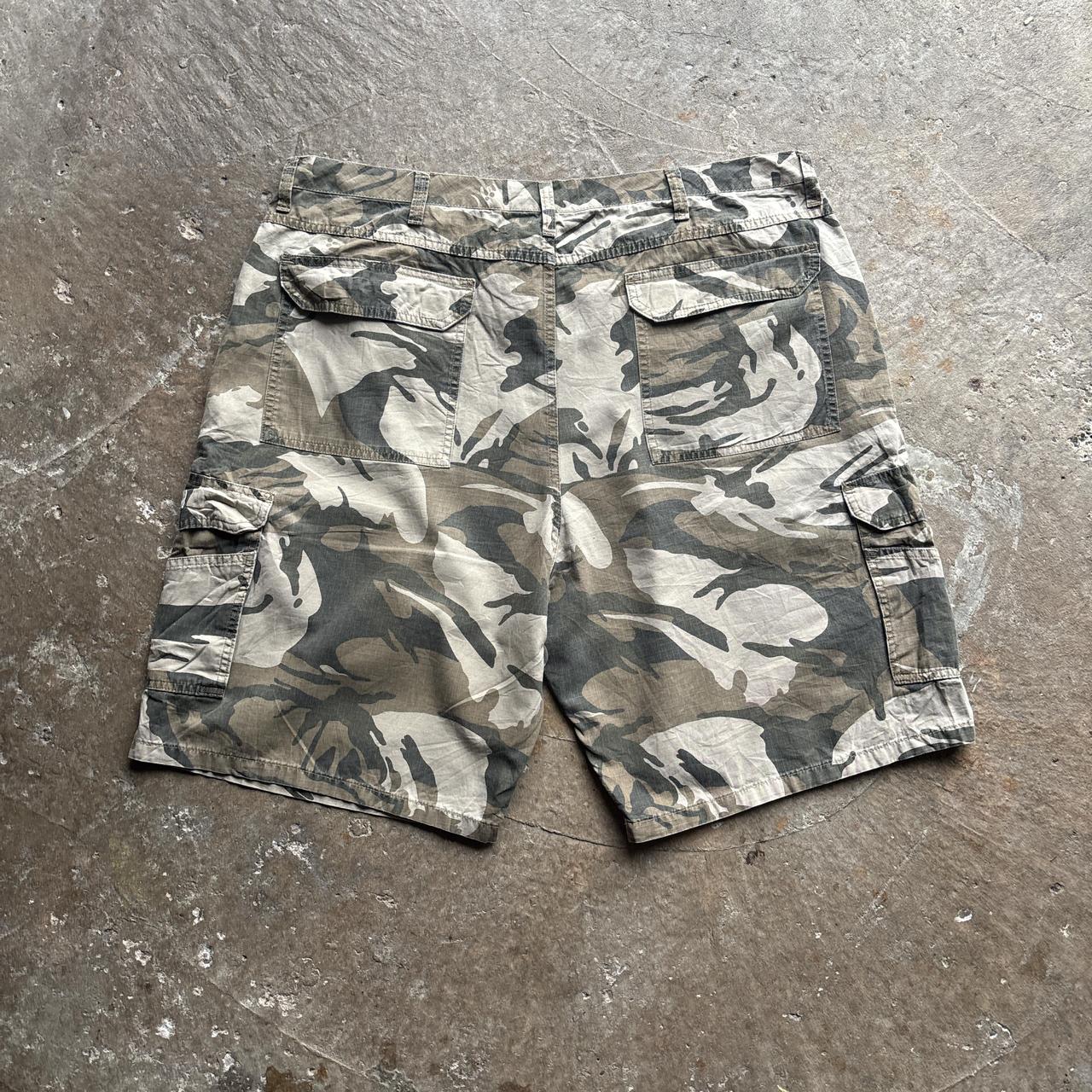 Khaki Green Camo Wrangler Cargo Shorts - W42