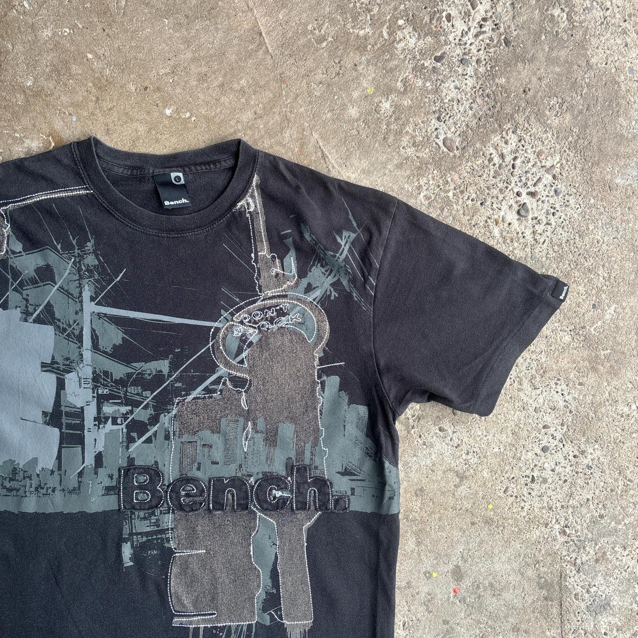 Black & Grey Bench Y2K T-Shirt - L