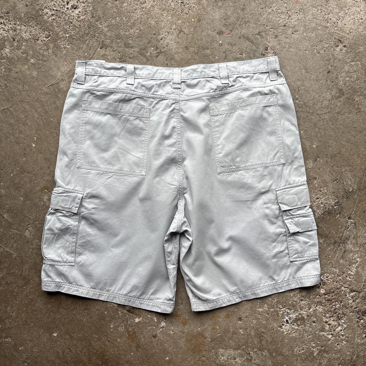 Cream Wrangler Cargo shorts - W44
