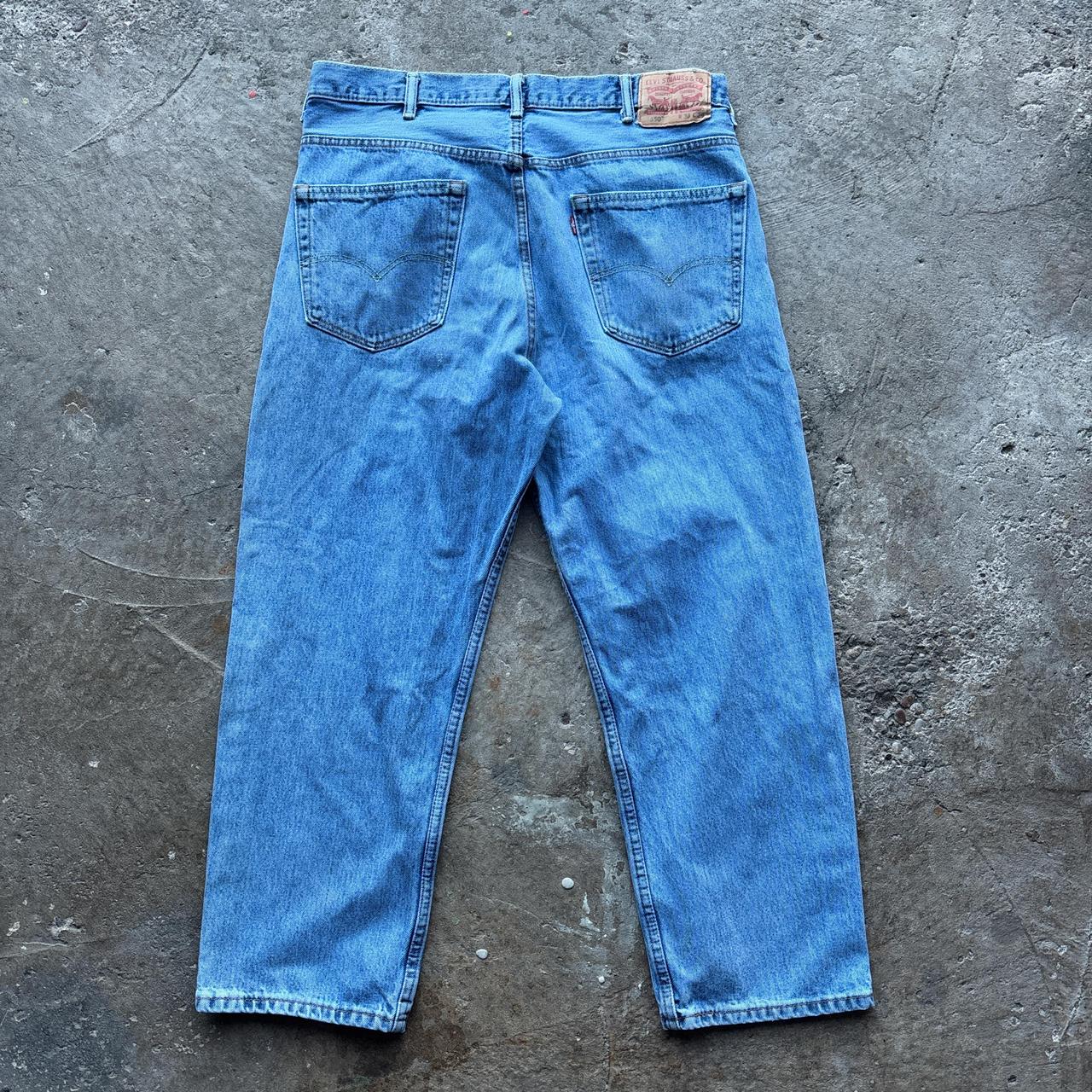 Light blue denim Levi’s 550 jeans