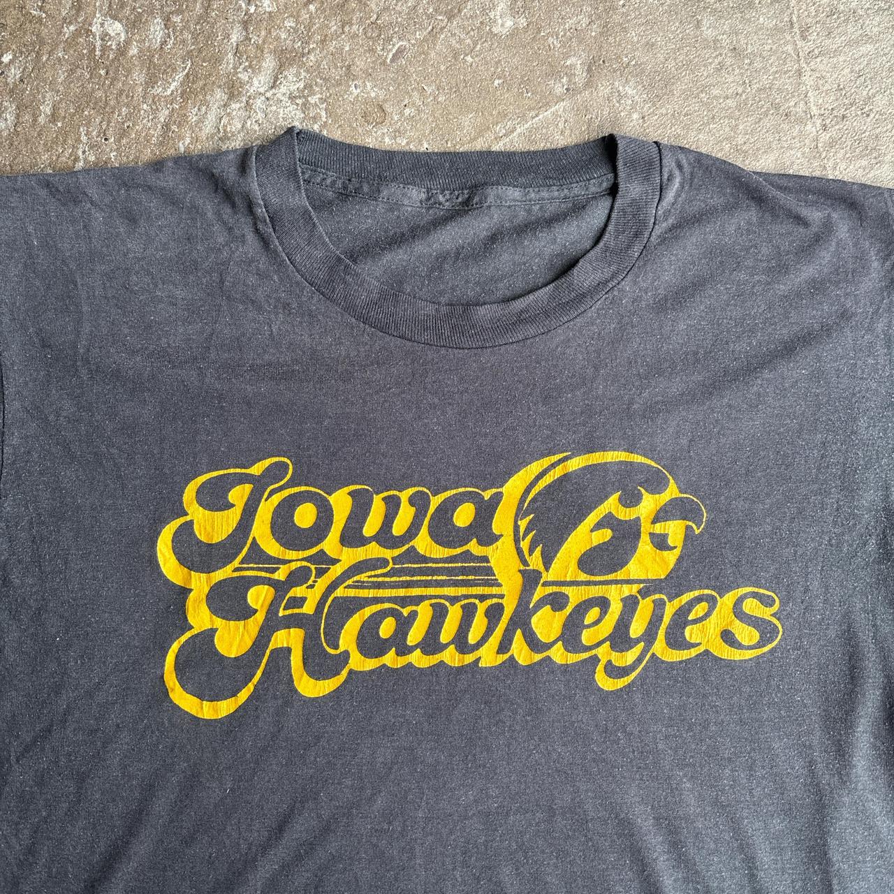 Grey Iowa Sports Team  Single Stitch Graphic T-Shirt - M