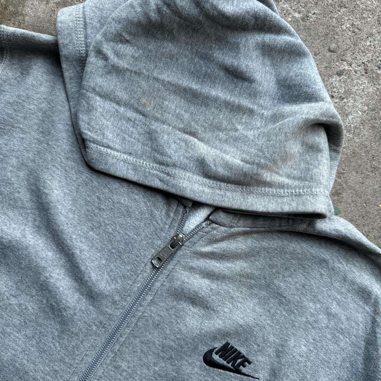 00s Grey Nike zip-up hoodie with embroidered swoosh