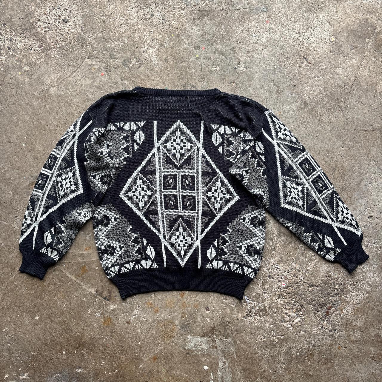Vintage Black and white knitted jumper