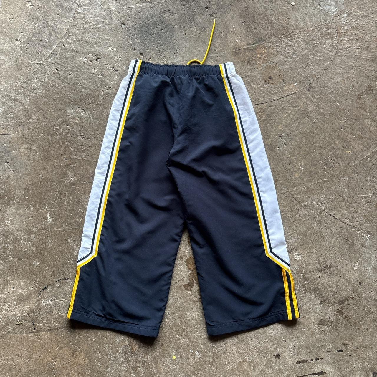00s Navy Adidas 3/4 length shorts - L