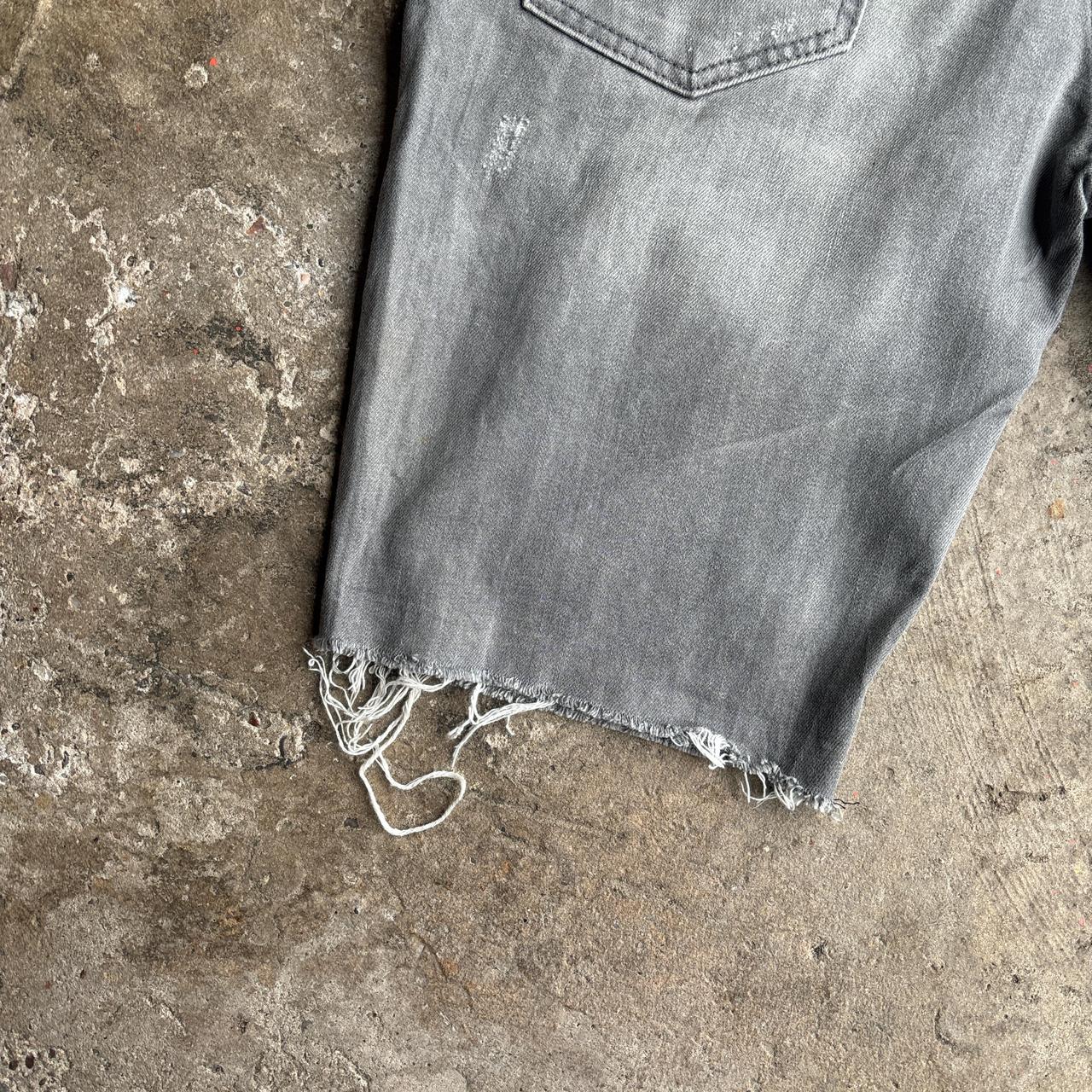 Grey Distressed Denim Levi’s Jean Shorts