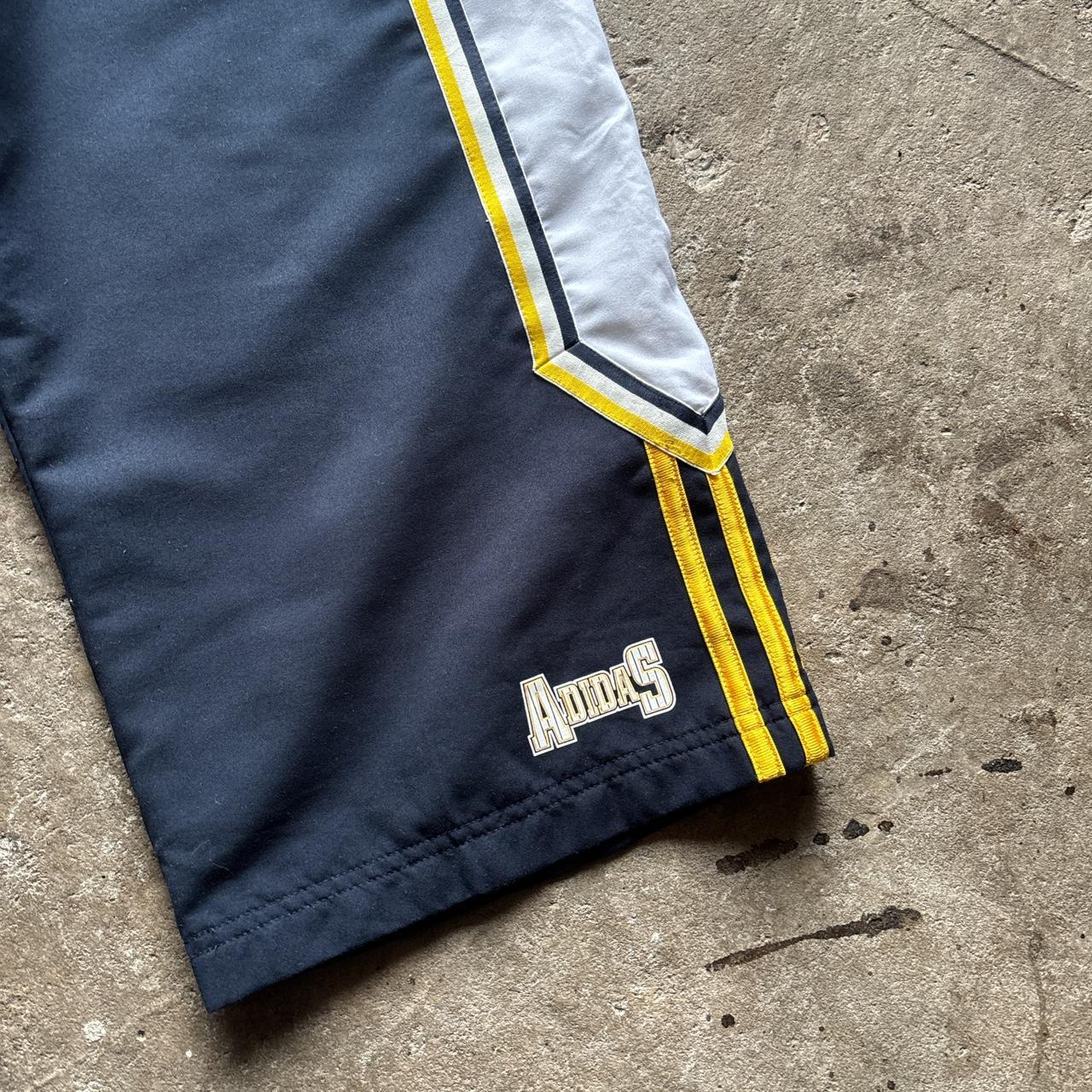 00s Navy Adidas 3/4 length shorts - L