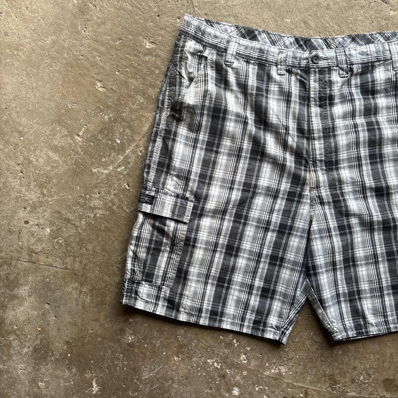 Grey Wrangler Checkered Cargo Shorts - W46