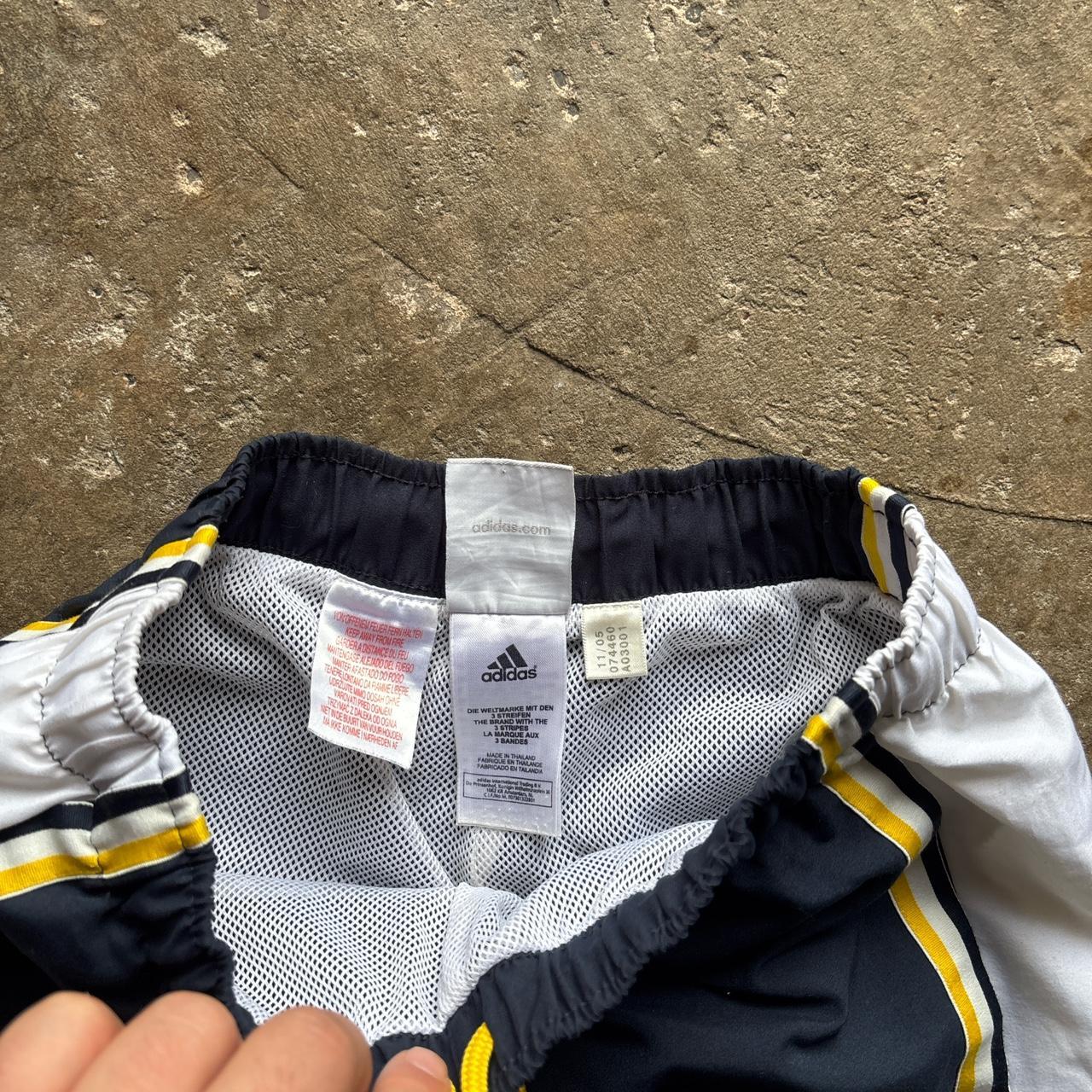 00s Navy Adidas 3/4 length shorts - L