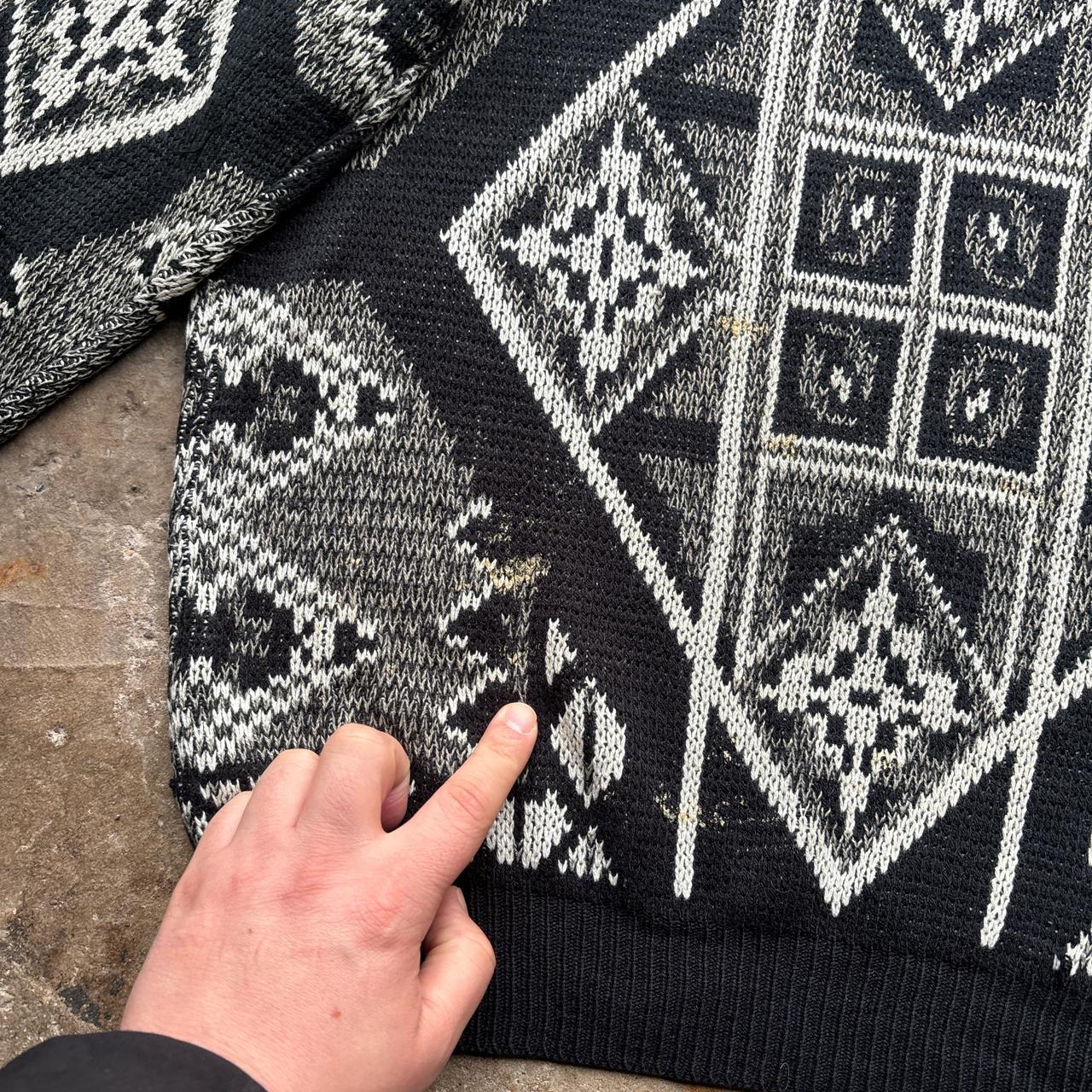 Vintage Black and white knitted jumper