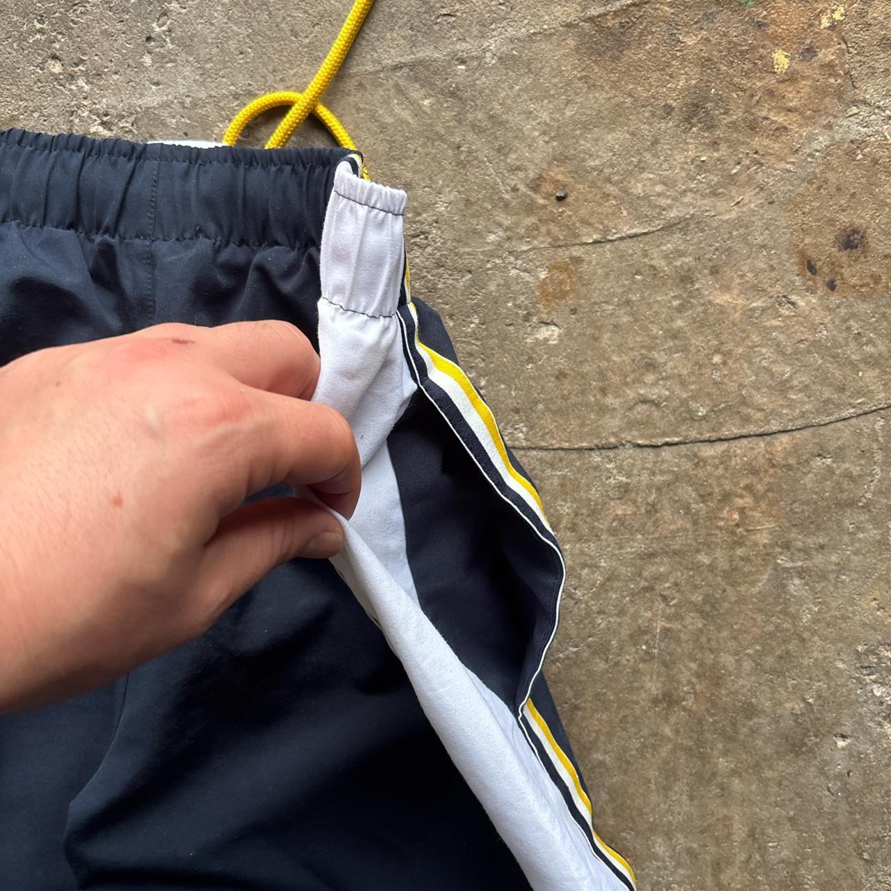 00s Navy Adidas 3/4 length shorts - L
