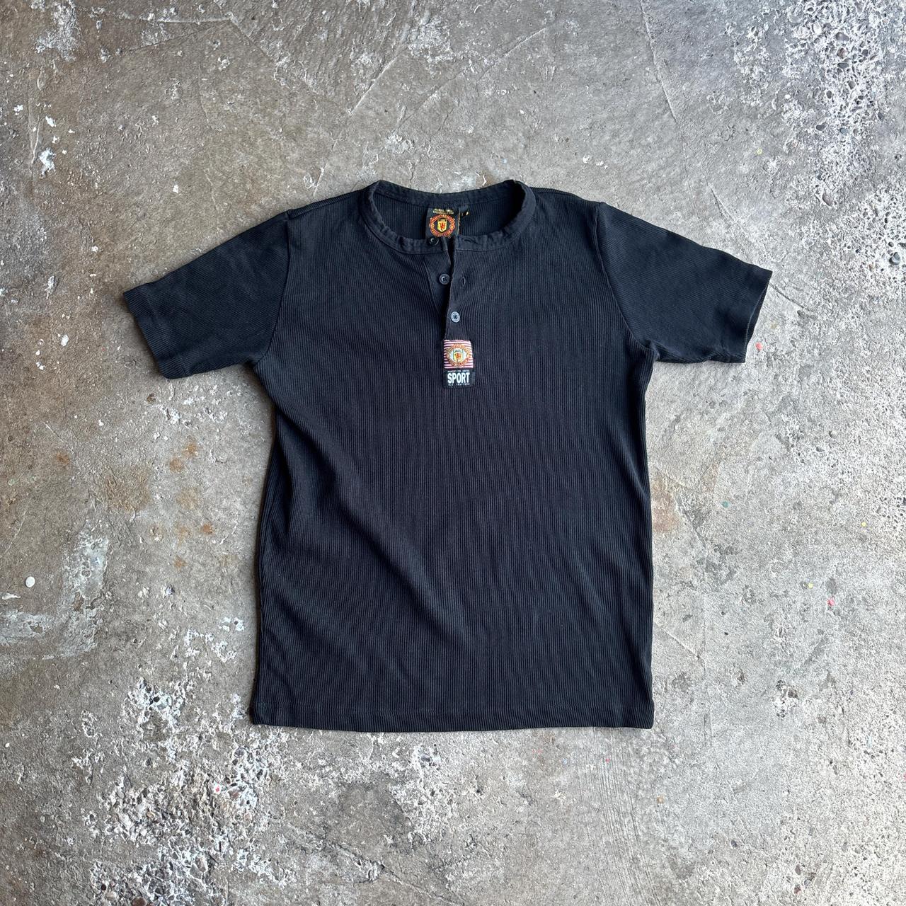 Vintage Manchester United Ribbed Black Buttom Up T-Shirt