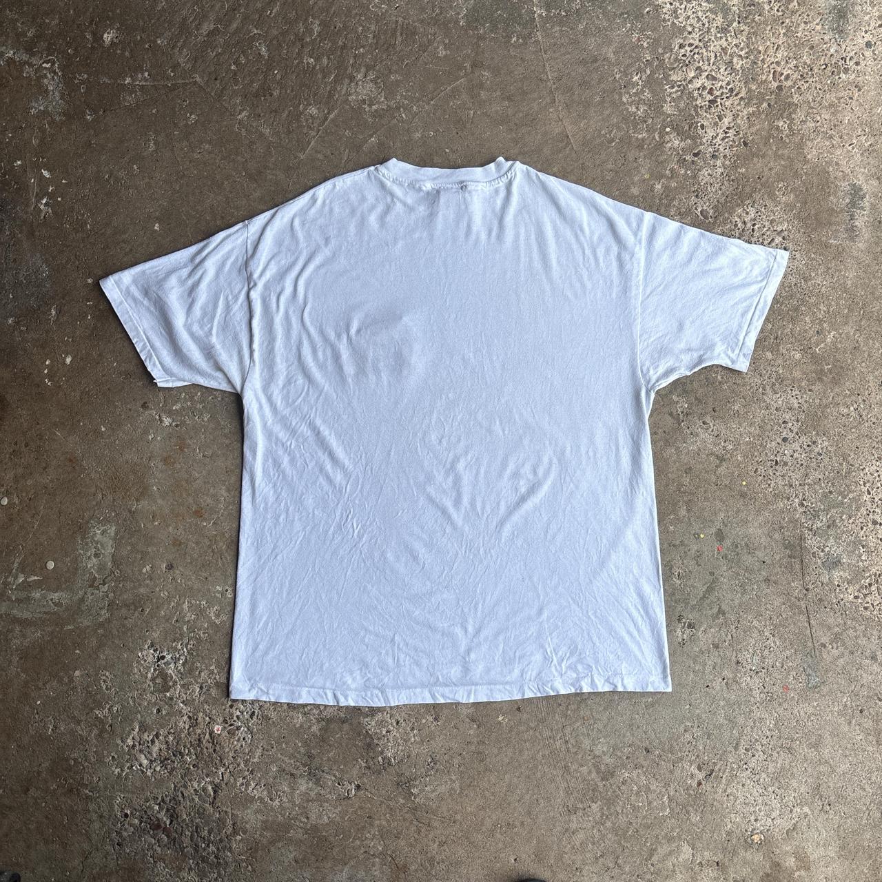 Vintage White Peanuts Embroidered Snoopy T-shirt - XL