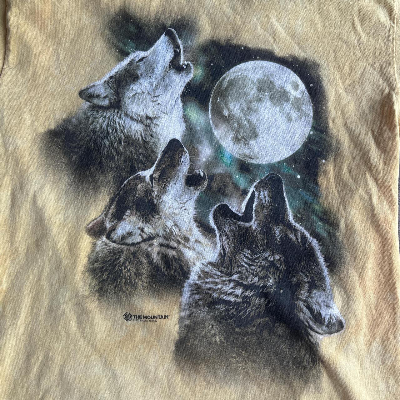 Yellow Wolves Graphic T-Shirt