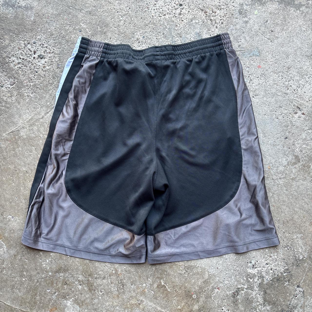 00s Black Nike basketball shorts - XL