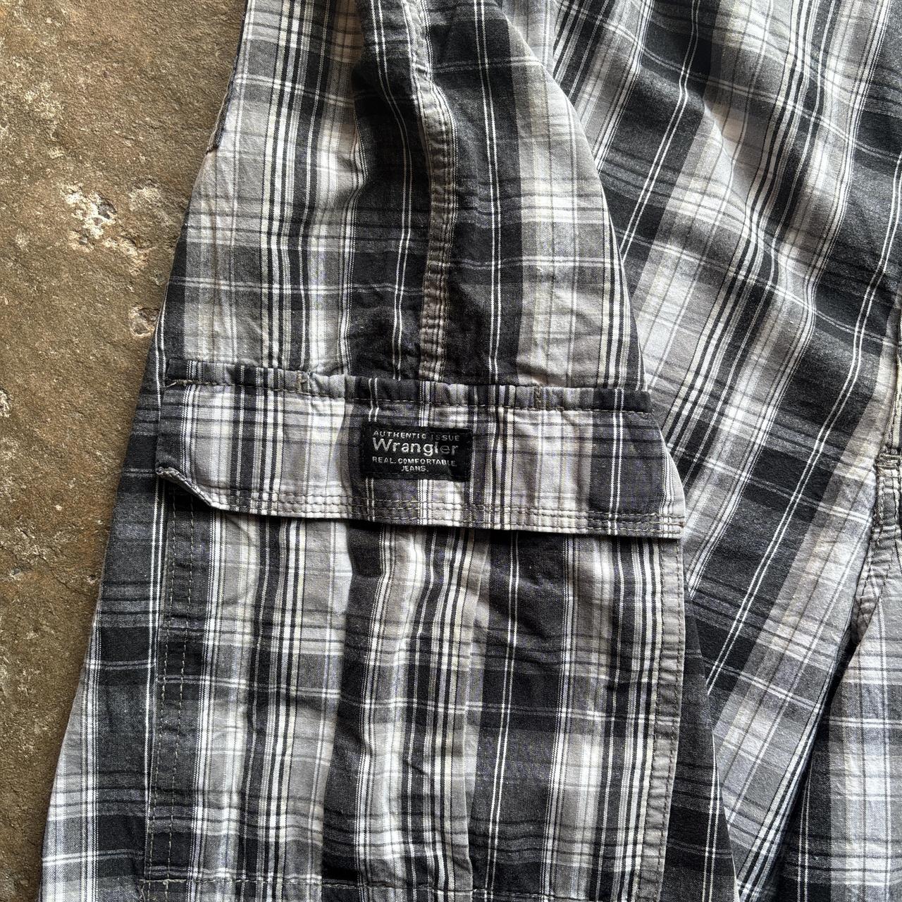 Grey Wrangler Checkered Cargo Shorts - W46