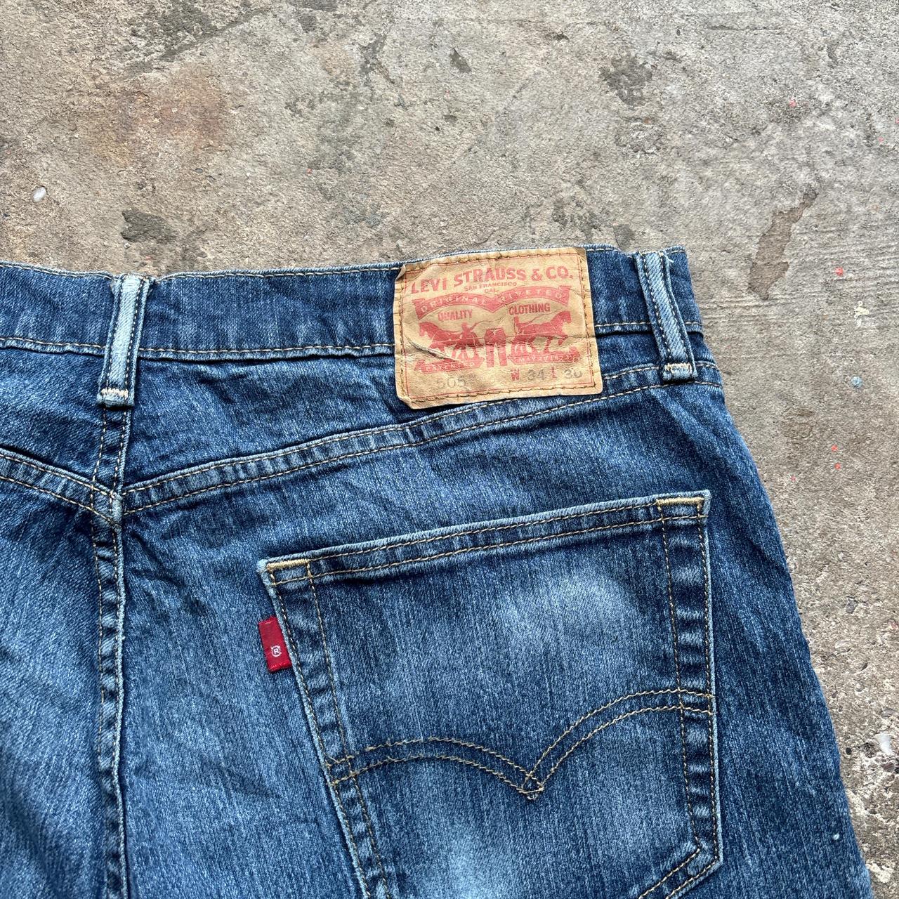 Blue denim Levi’s shorts