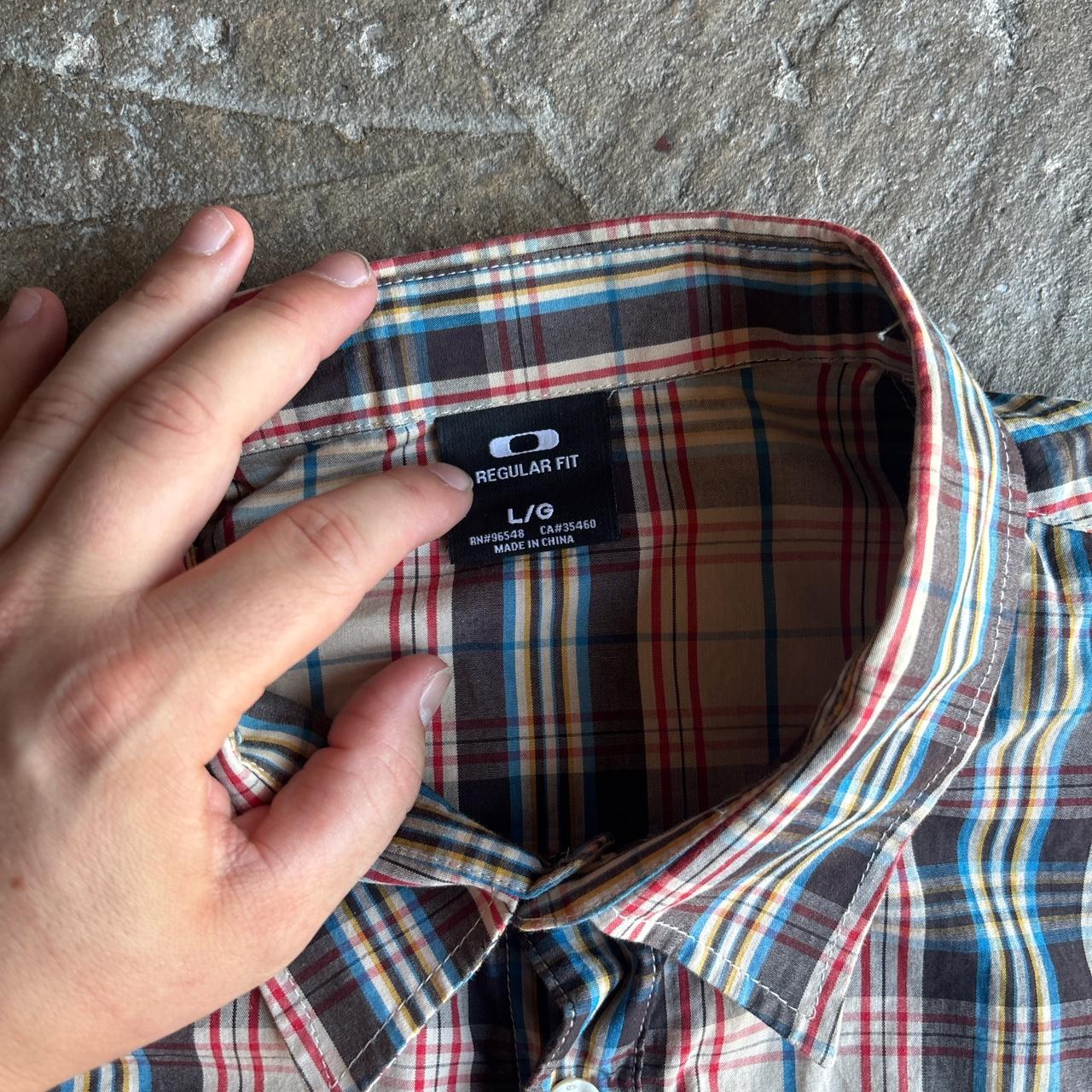 Sleeveless chequered Oakley shirt