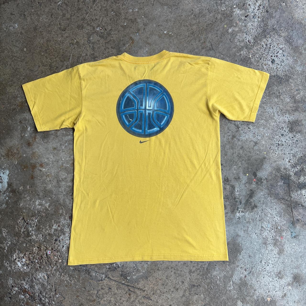 Vintage Nike Hoops graphic tee