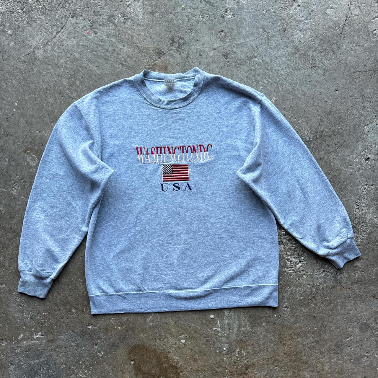 Grey sweatshirt with ‘Washington, USA’ embroidered logo