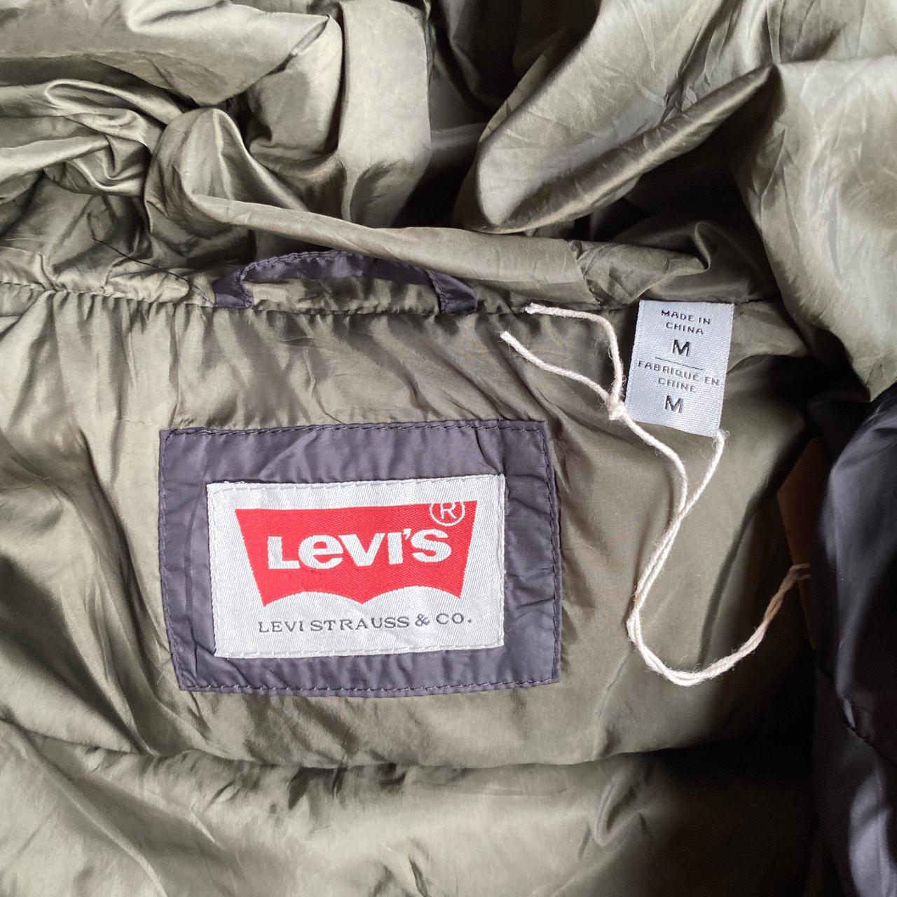 Black Levi’s Hooded Puffer Jacket - M