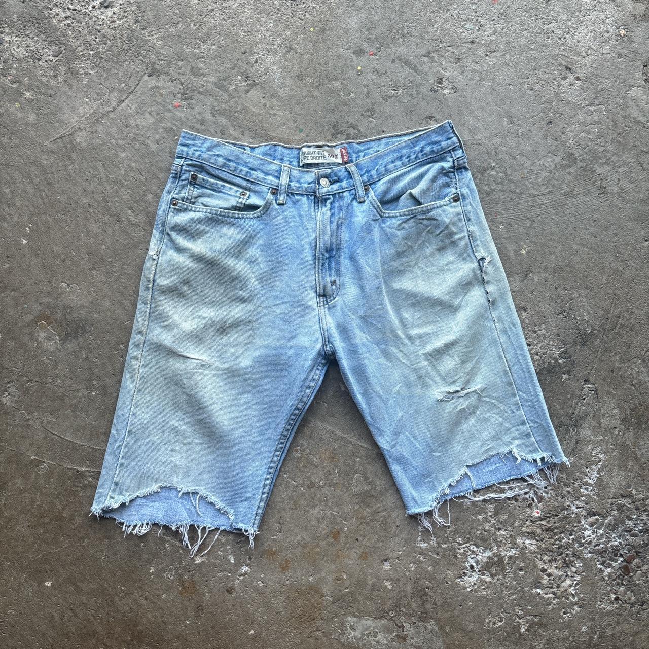 Distressed blue Levi’s cut off shorts