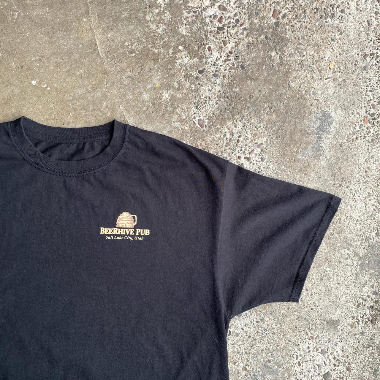 Black Graphic ‘Beehive Pub’ Graphic T-Shirt - XL