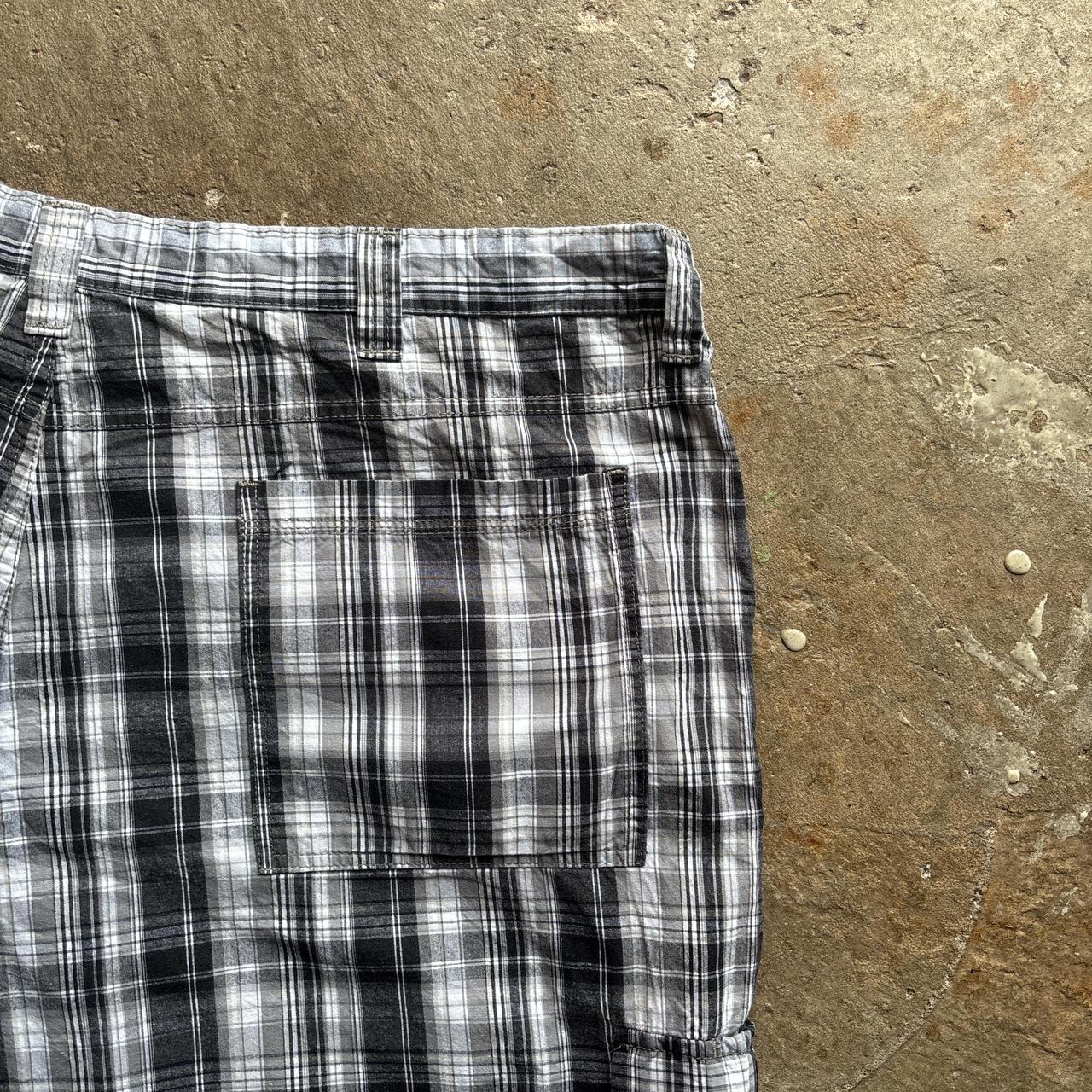 Grey Wrangler Checkered Cargo Shorts - W46