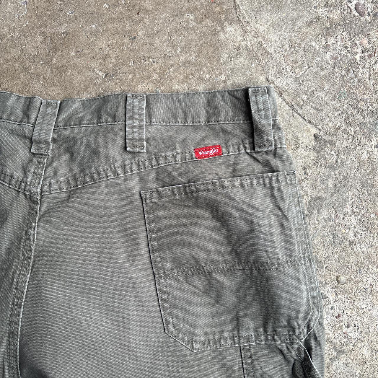 Khaki Green Wrangler Carpenter Shorts