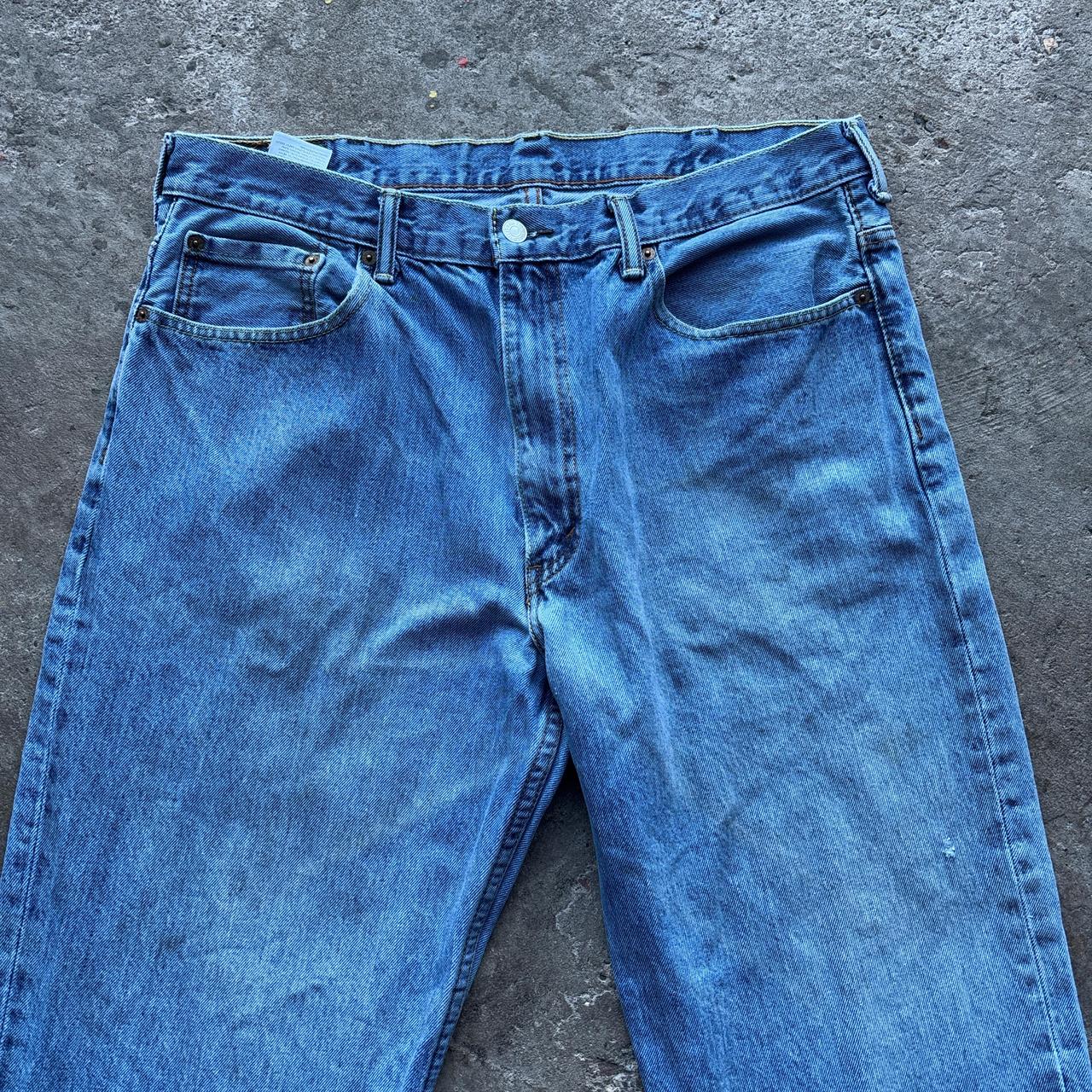 Light blue denim Levi’s 550 jeans