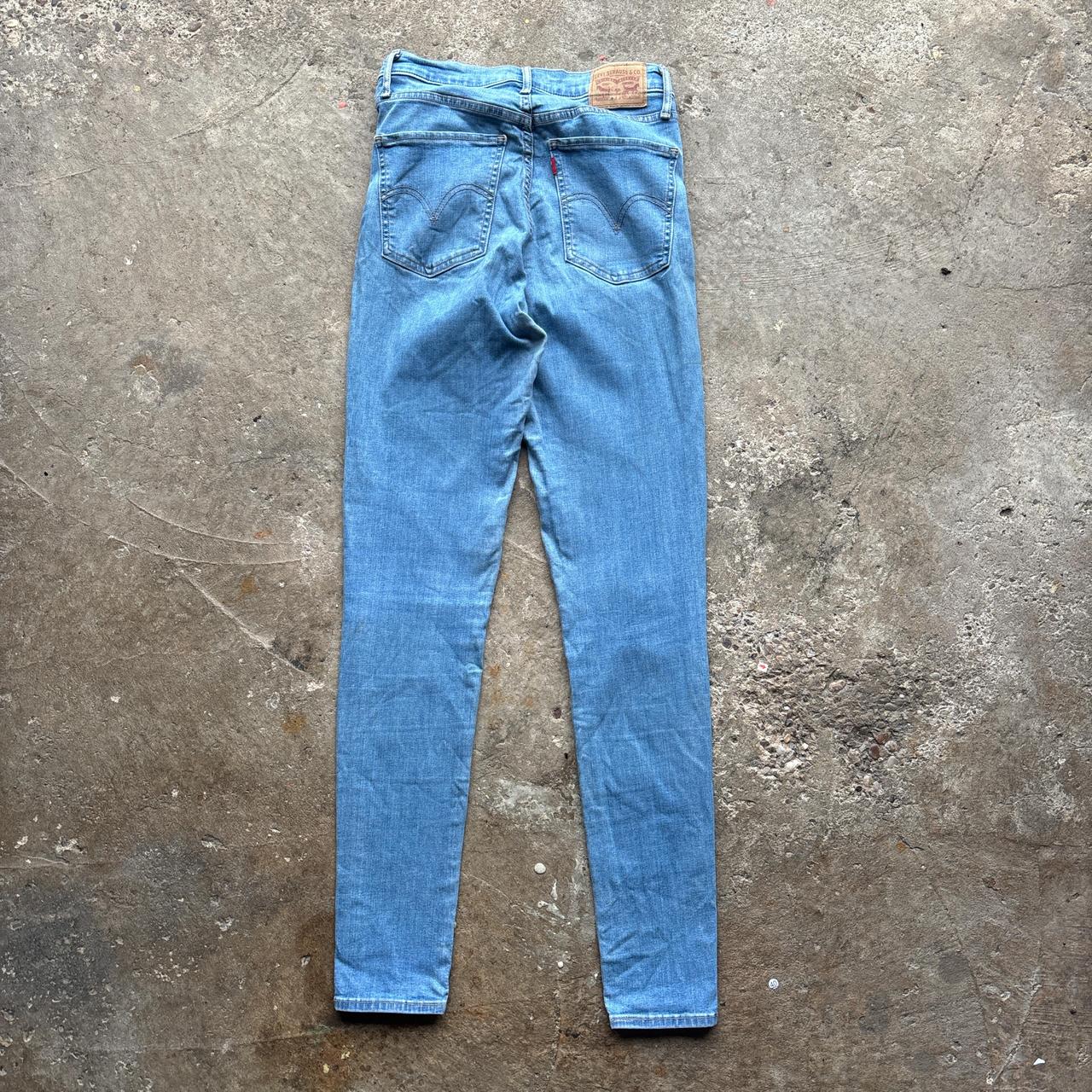 Blue Levi’s denim jeans