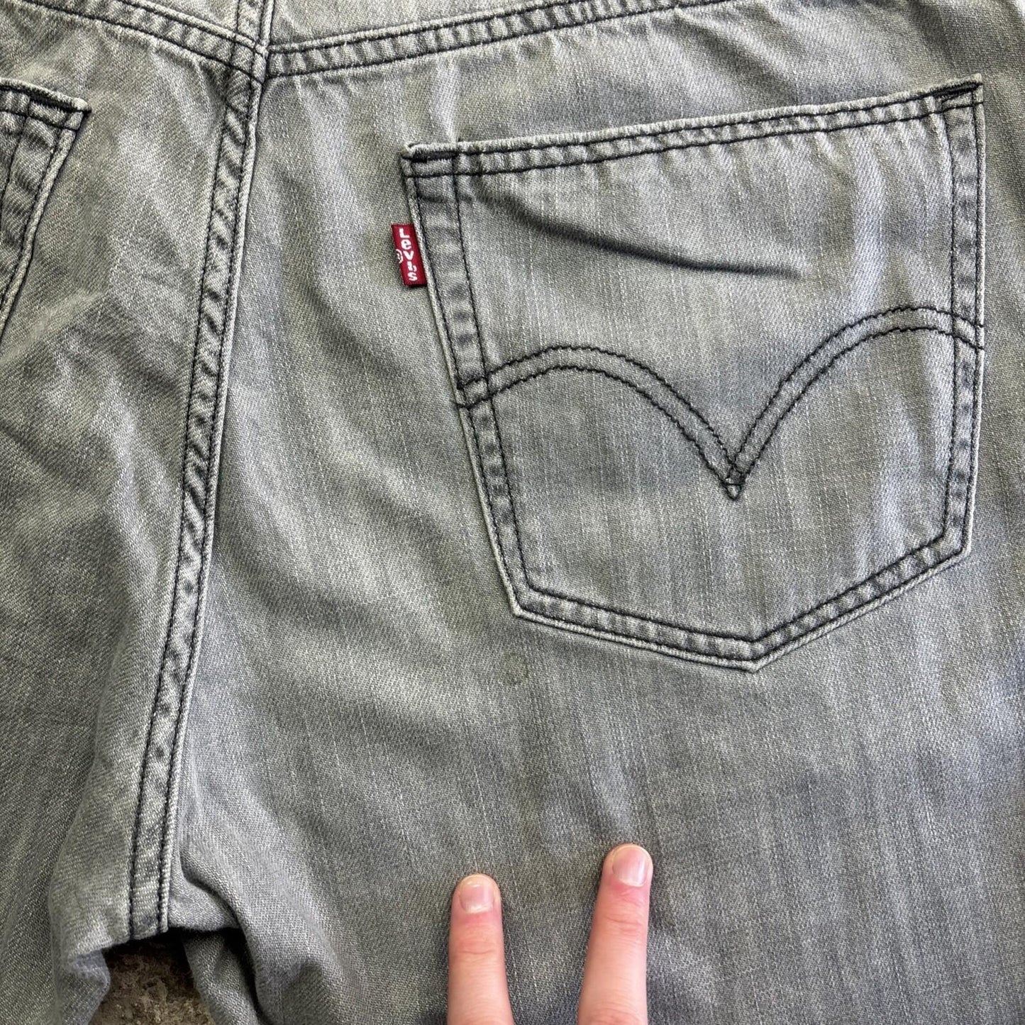 Textured Grey Levi’s 514 Denim Jean Shorts | W38"