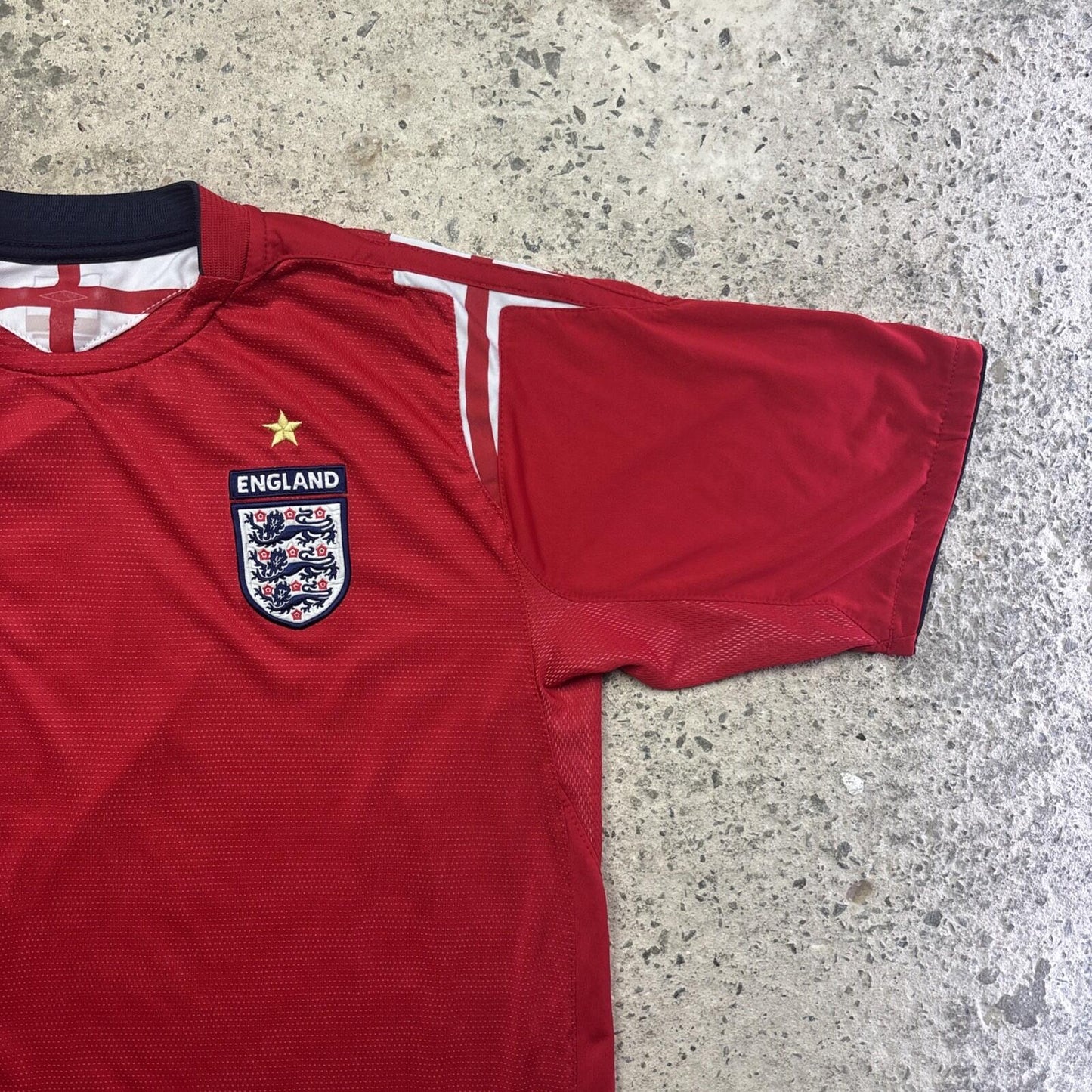 Red England Football 2004/06 Umbro Away Shirt | Size: L