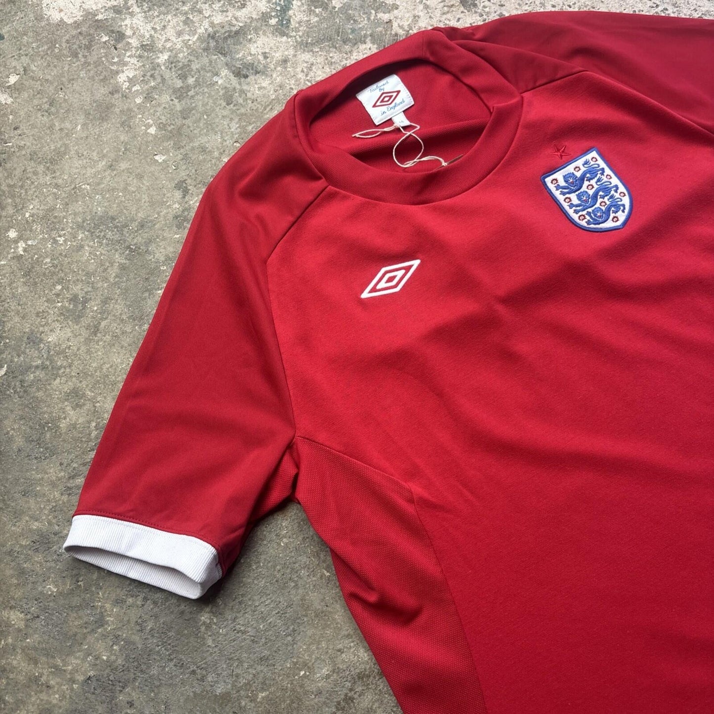 Red 2010/11 Umbro England Away Football Shirt Size: 14 (women’s)