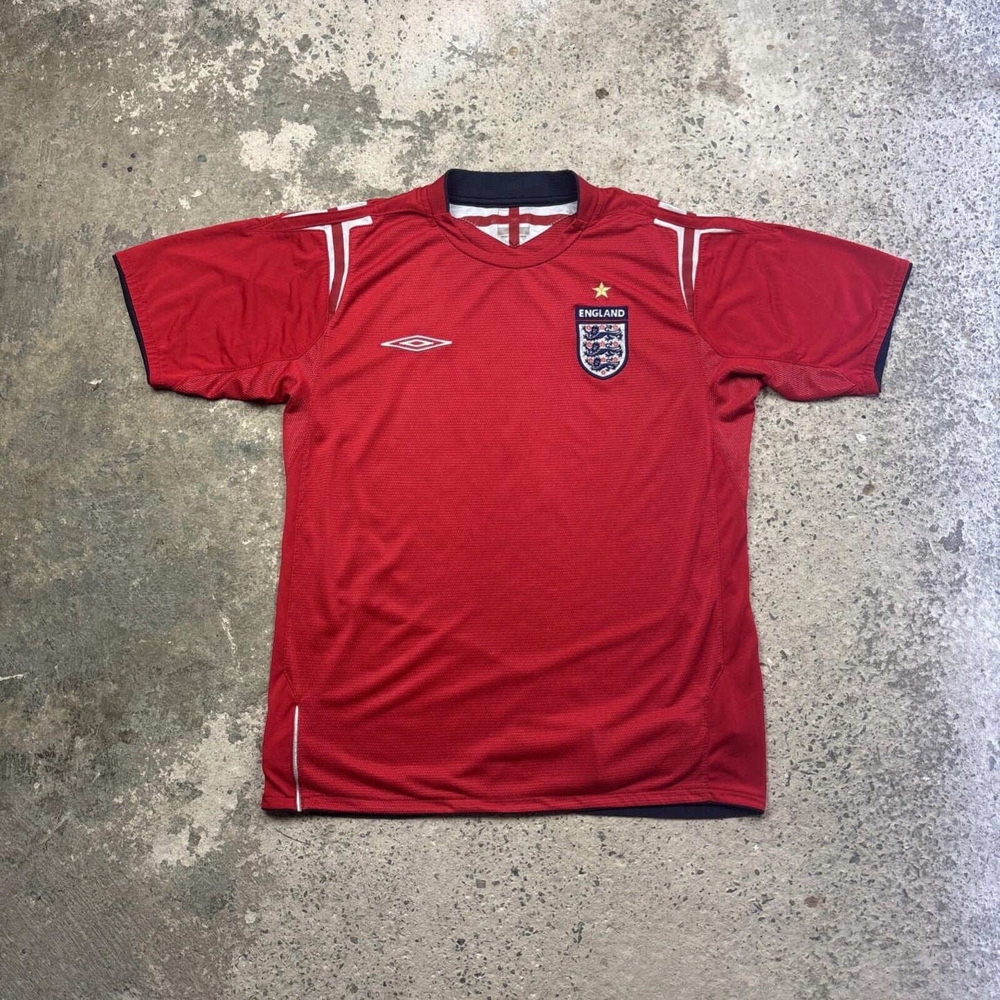 Red Umbro 2004/06 England Football Shirt | Size M
