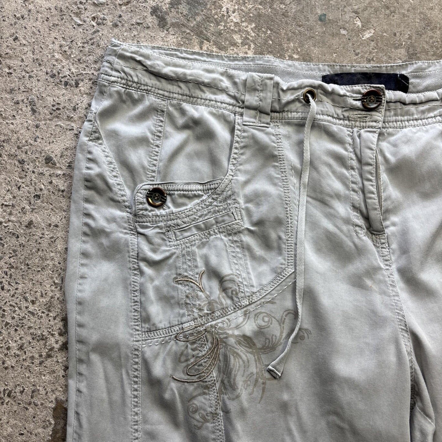 Grey Y2K 3/4 Length Shorts - Size 24