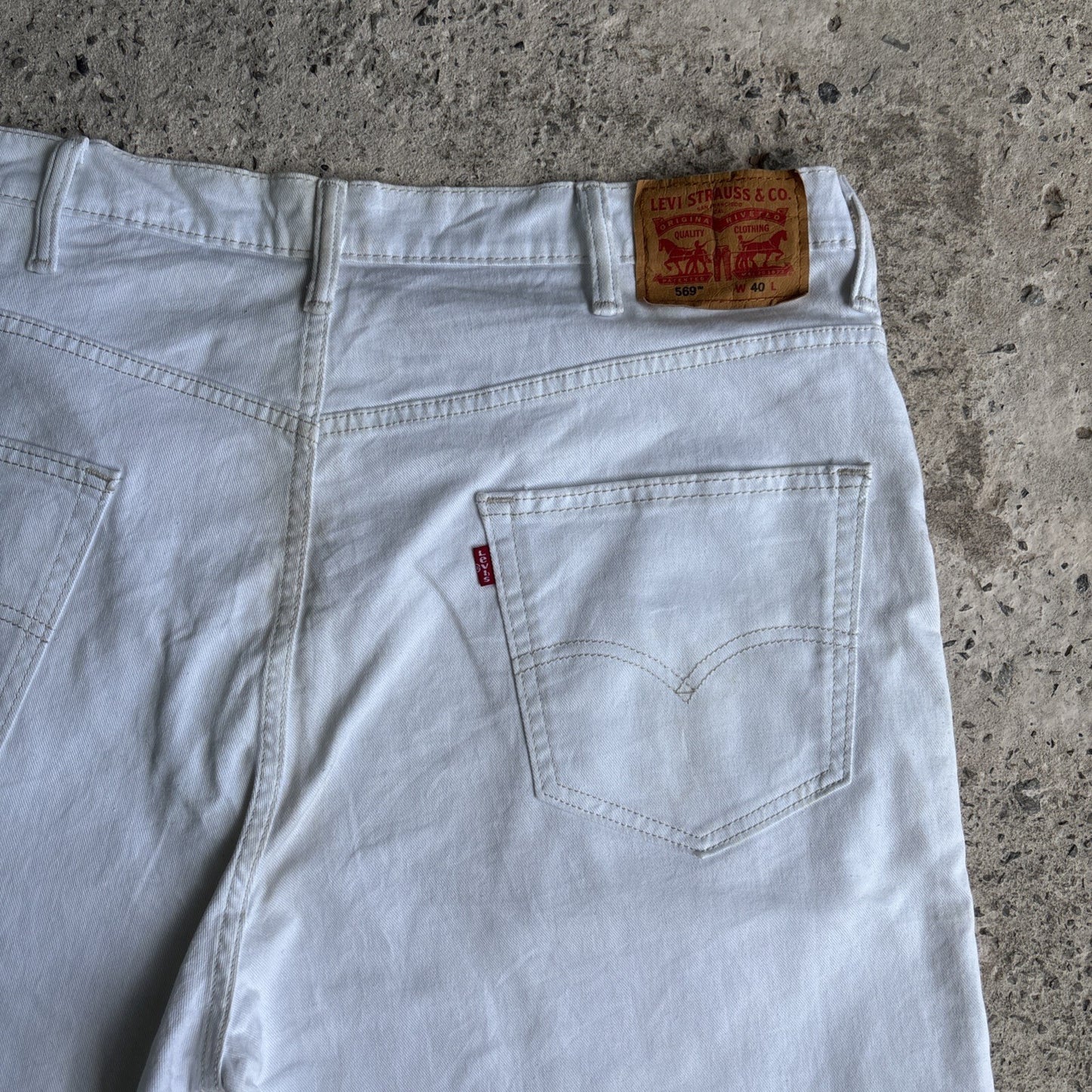 White Levis 569 Denim Jean Shorts | W40"