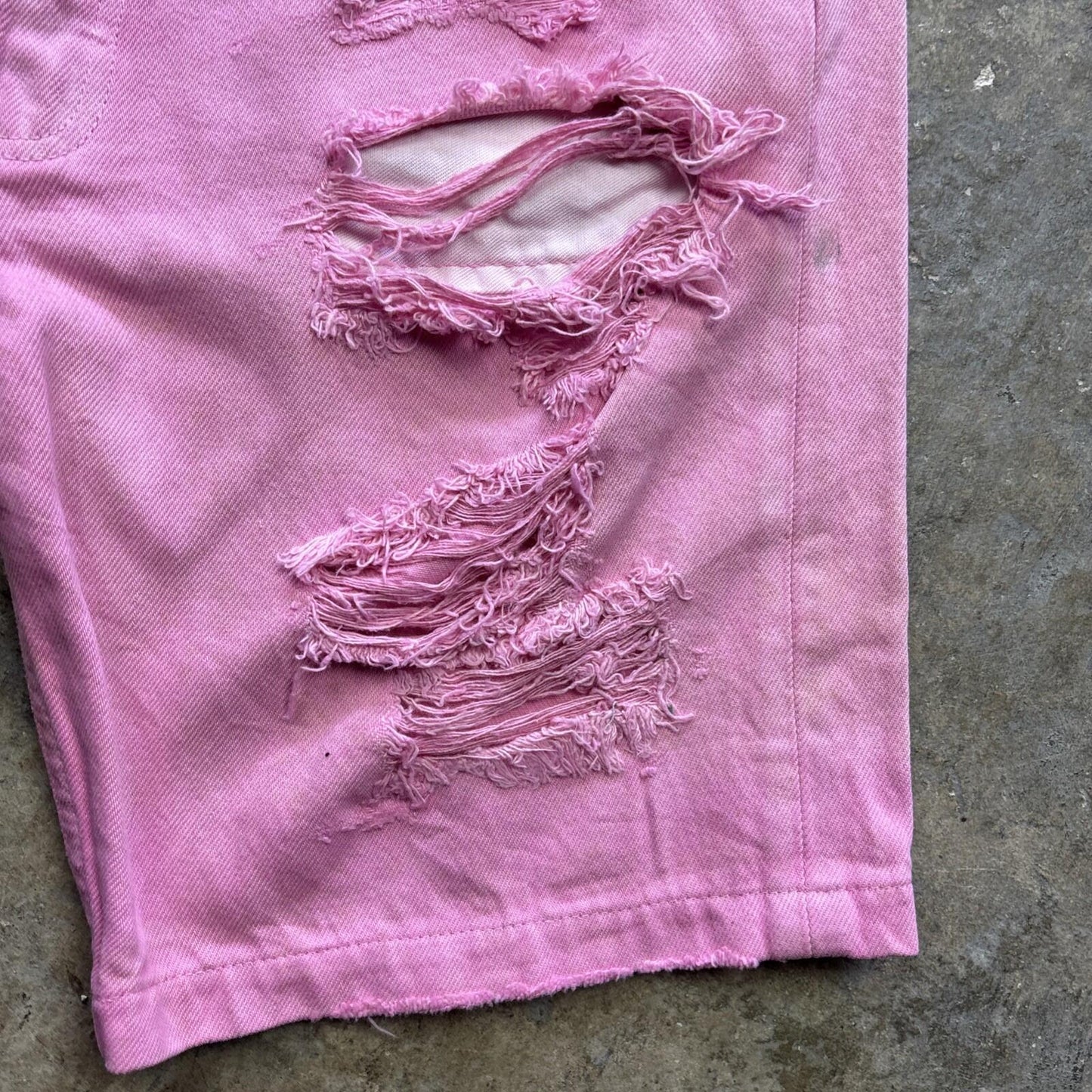 Distressed Vintage Pink Levi’s Men’s Denim Shorts - W31