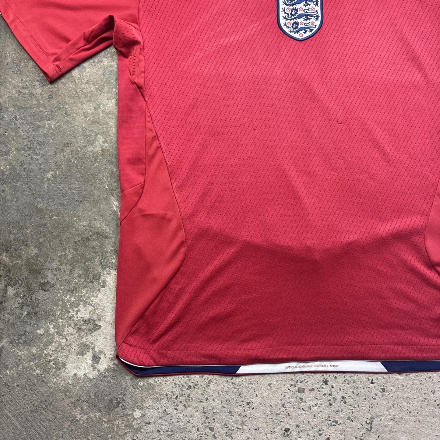 Red Umbro 2008/10 England Football Away Shirt | Size: L