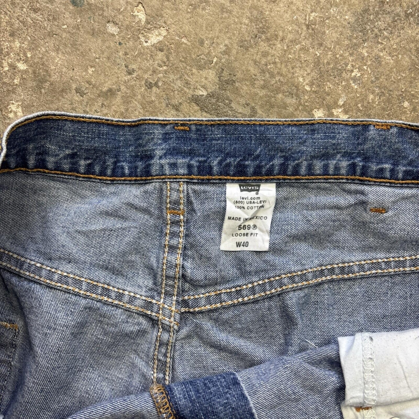 Blue Denim Levi’s 569 Men’s Shorts Jorts - W40