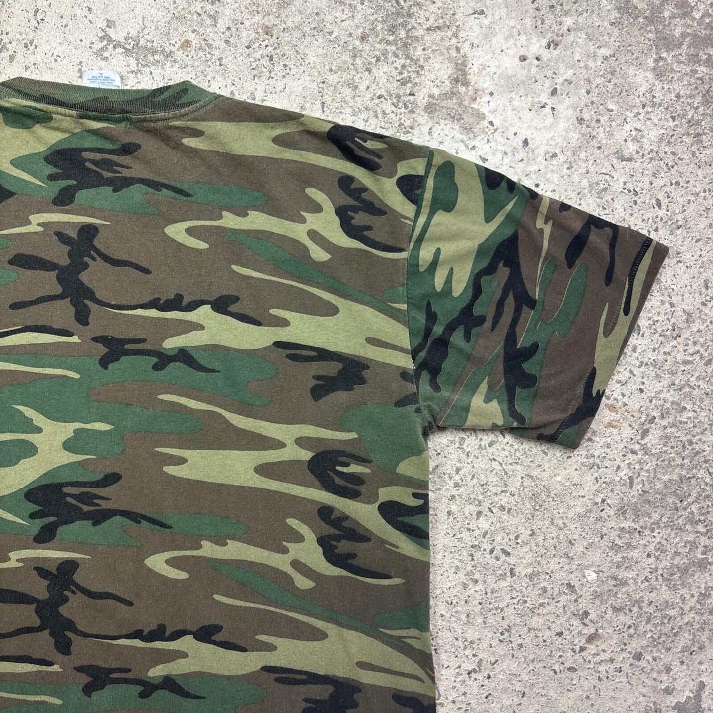 Vintage Camoflauge Single Stitch Graphic T-shirt | Size: XL