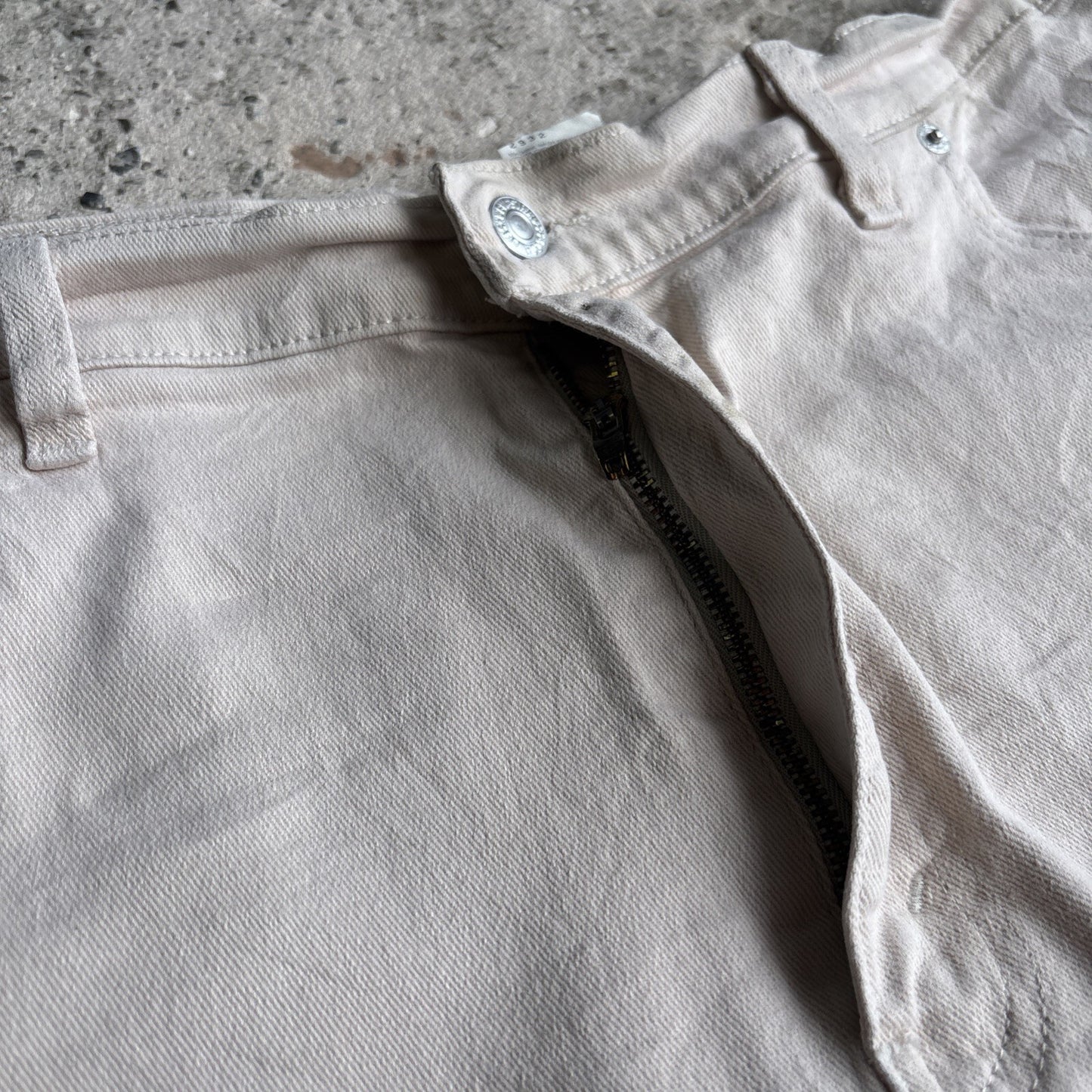 Cream Denim Levis Shorts | W40"